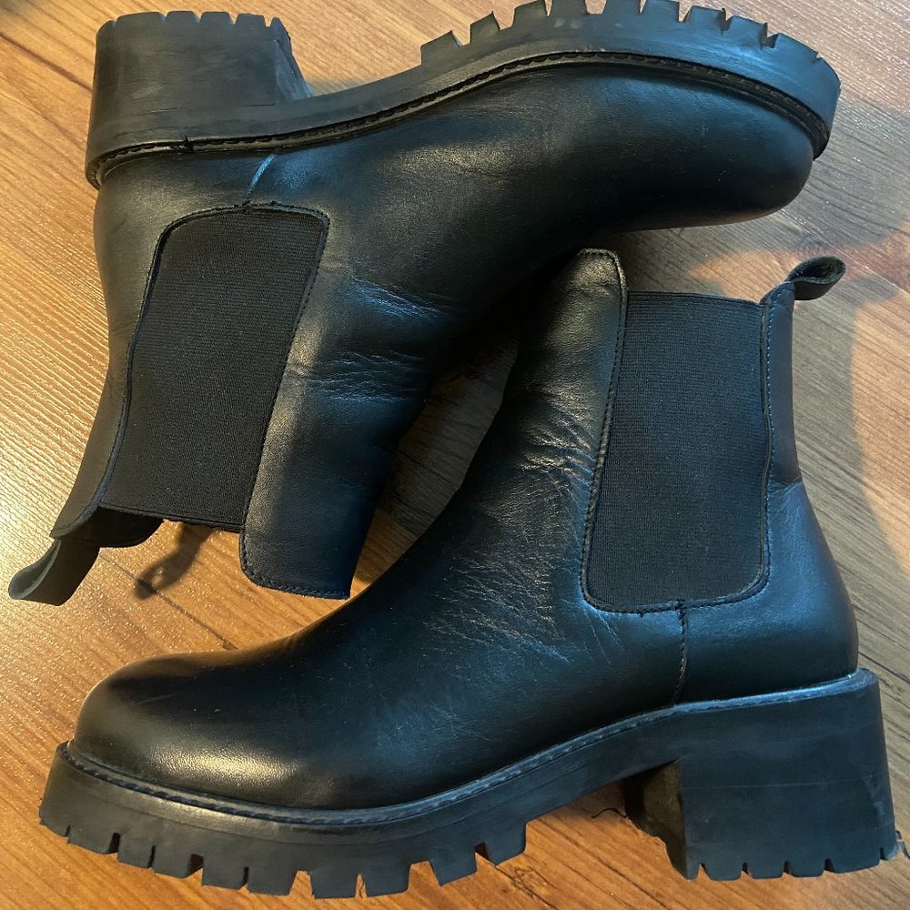 Black Zoe Chelsea Boot 8 - Urban Outfitters